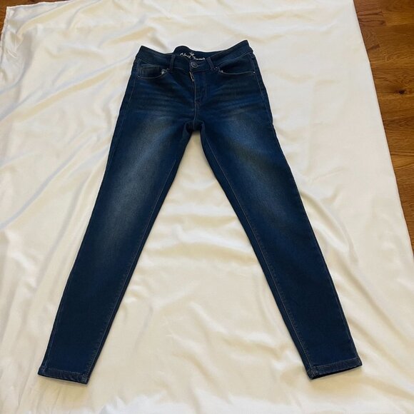 Almost Famous Midrise Jeans 7 - Picture 9 of 11